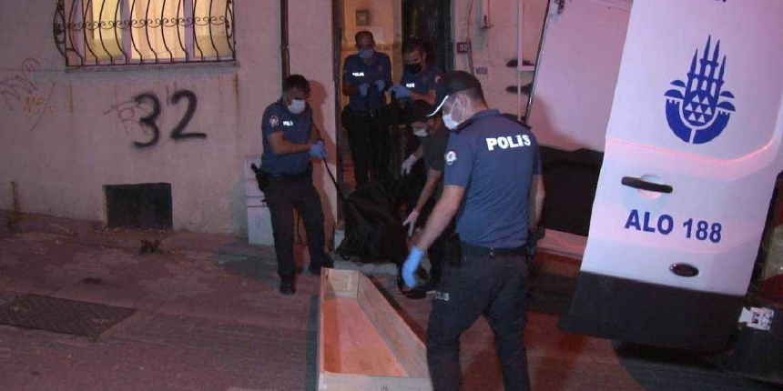 Evinin balkonunda kafasından vurulmuş halde bulundu!