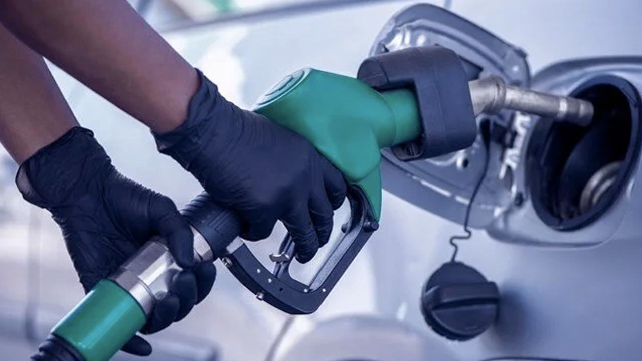 Benzine 97 kuruş indirim geldi: Pompa fiyatlarına yansıdı