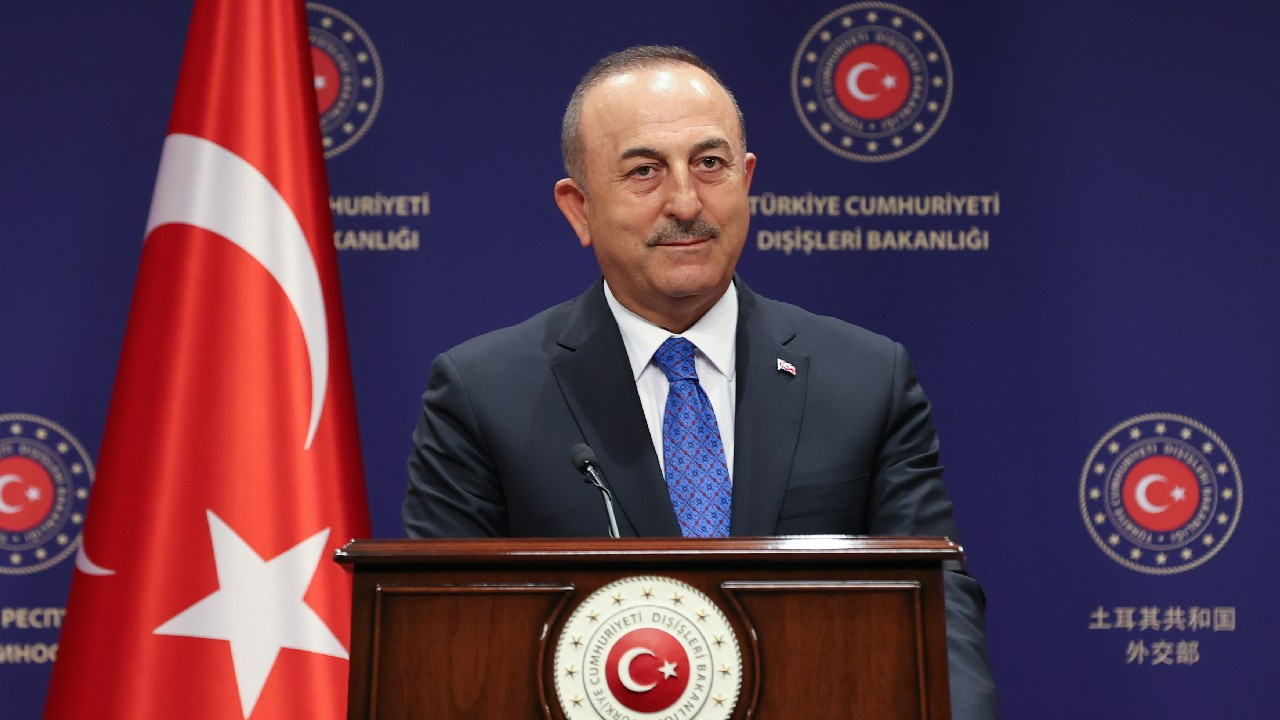 Bakan Çavuşoğlu'ndan 'Turkey' diyen muhabire uyarı: Türkiye demek istediniz herhalde!