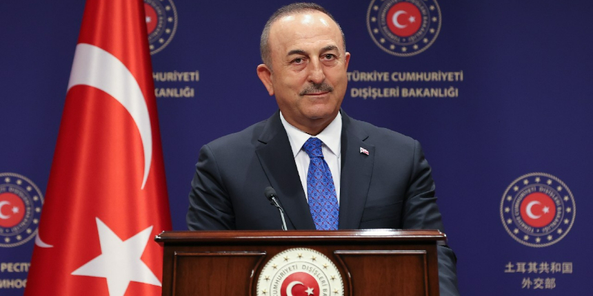 Bakan Çavuşoğlu'ndan 'Turkey' diyen muhabire uyarı: Türkiye demek istediniz herhalde!