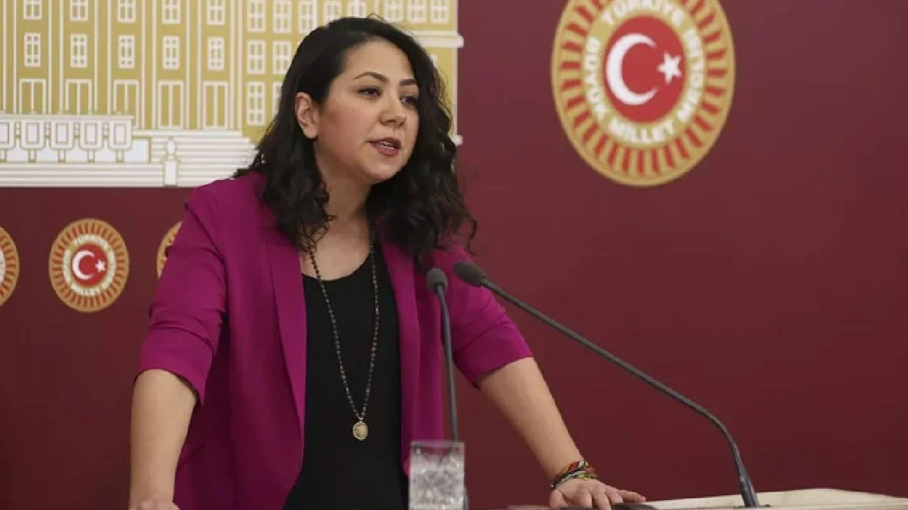 Sera Kadıgil'den Müslümanlara hakaret!