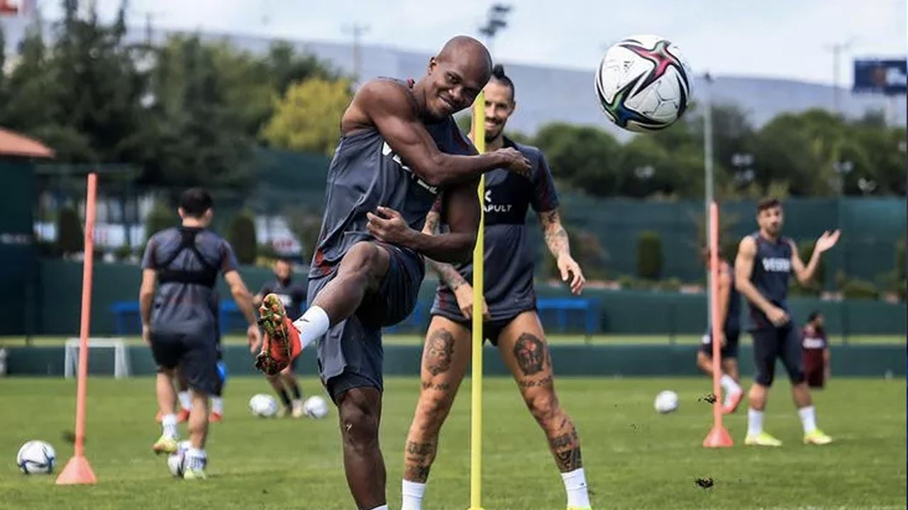 Golcü oyuncu Trabzonspor'dan ayrılığını resmen açıkladı: Nwakaeme sosyal medyadan veda etti