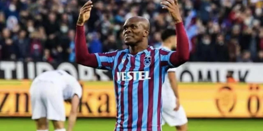 Trabzonspor'dan ayrılan Nwakaeme için flaş iddia: Menajeri, ezeli rakiple temasa geçti