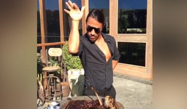 Nusret'in yaptırdığı caminin temelini babası attı!