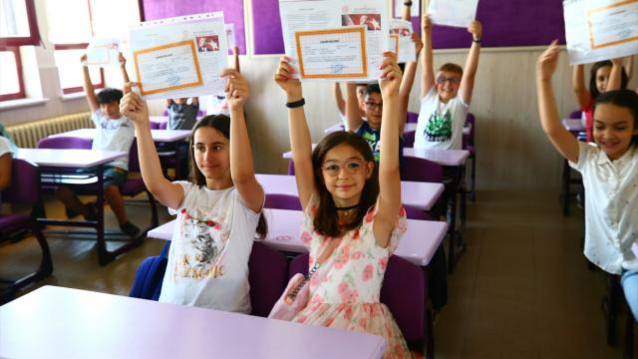 18 milyon öğrenci bugün karne heyecanı yaşayacak: İkinci dönem sona eriyor!