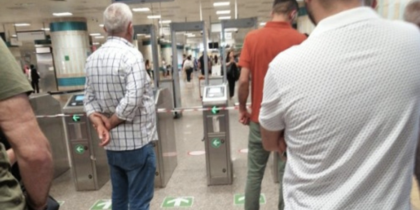 İstanbul'da metro seferleri durduruldu! Yolcular turnikenden alınmadı