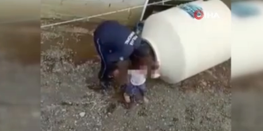 3 yaşındaki kızı su deposuna bıraktılar! Vicsansız anne ve baba tutuklandı