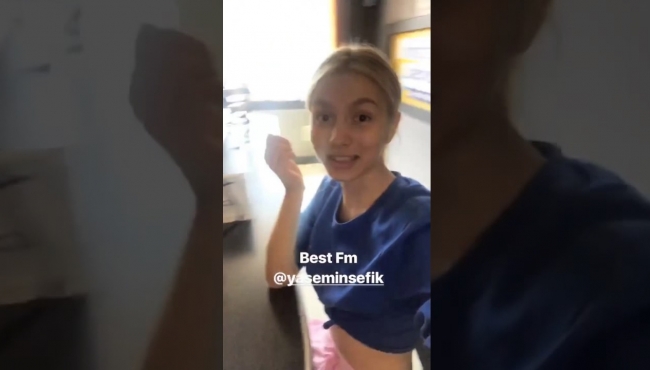 Aleyna Tilki ve Aynur Aydın'dan çiğ köfte partisi!