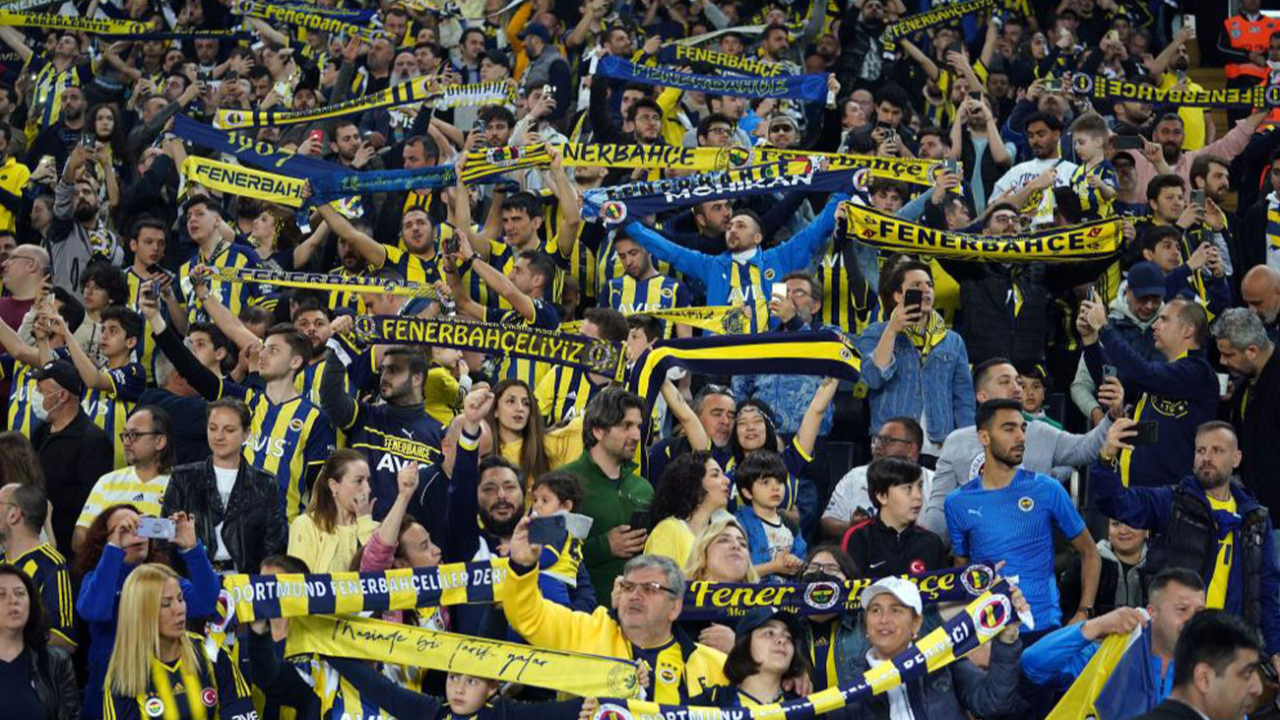 Fenerbahçe, yeni sezon için çıkarılan kombine biletlerinin tükendiğini resmi olarak duyurdu