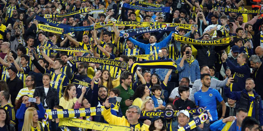 Fenerbahçe, yeni sezon için çıkarılan kombine biletlerinin tükendiğini resmi olarak duyurdu