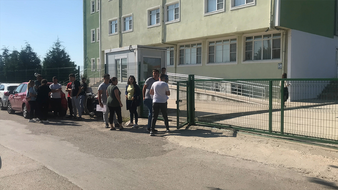 Bazı öğrenciler için YKS başlamadan bitti: Geç kalanlar sınava alınmadı
