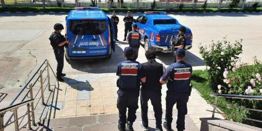 Karısını öldürmüştü! 10 yıldır saklandığı ahırda yakalandı