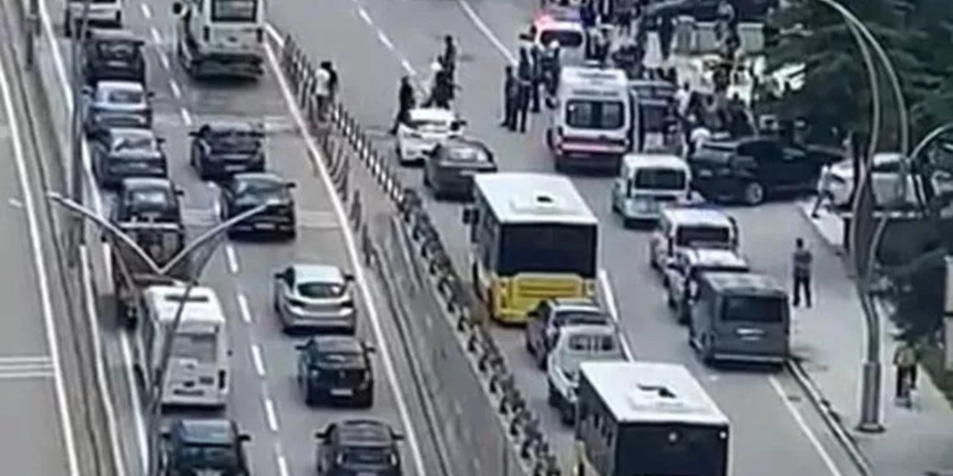 Afyonkarahisar’da zincirleme kaza: 9 araç birbirine girdi, 19 yaralı