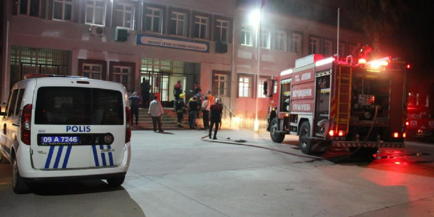 Çocukların çakmakla oyunu okulu yaktı!