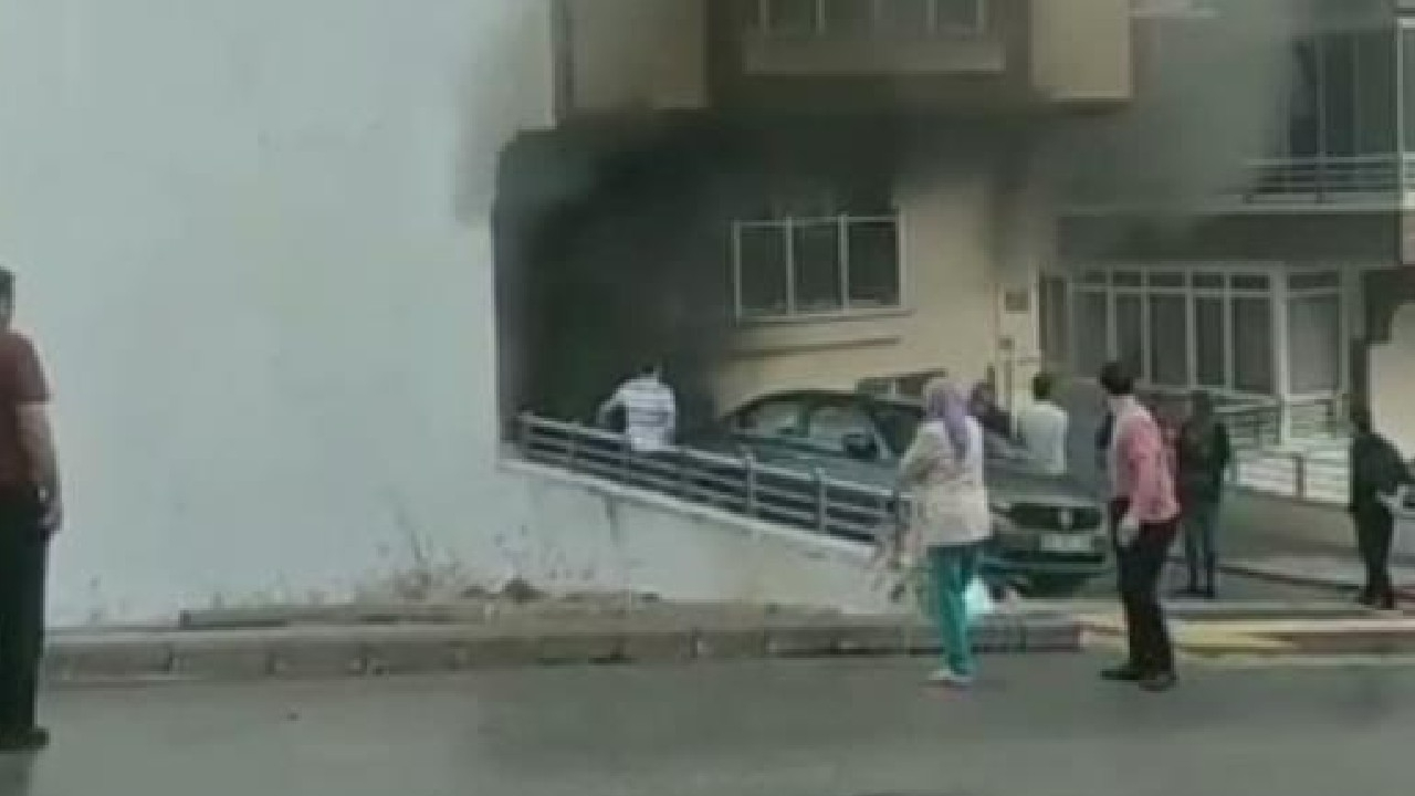 Eşiyle tartışan kadın, evini ateşe verdi
