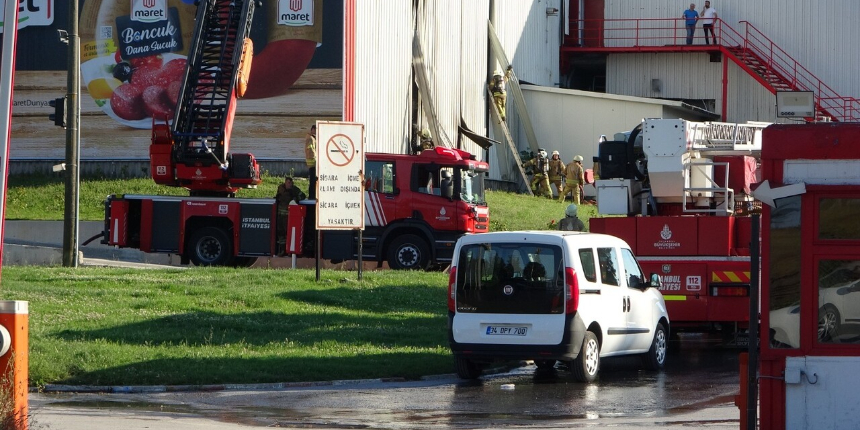 Tuzla'da fabrika yangını! Çok sayıda ekip sevk edildi