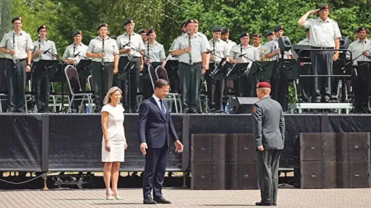 Srebrenitsa soykırımı şerefine Hollanda askerlerine madalya: Özür dileyip, ödül verildi!