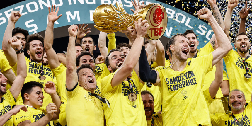 Fenerbahçe Erkek Basketbol Takımı'nda Markel Starks, Ahmet Düverioğlu ve Danilo Barthel ile yollar ayrıldı