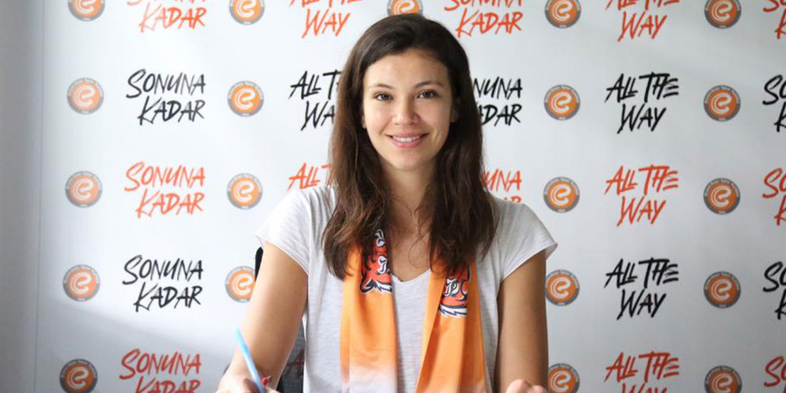 Eczacıbaşı Dynavit, başarılı voleybolcusu Beyza Arıcı'yla sözleşme yeniledi