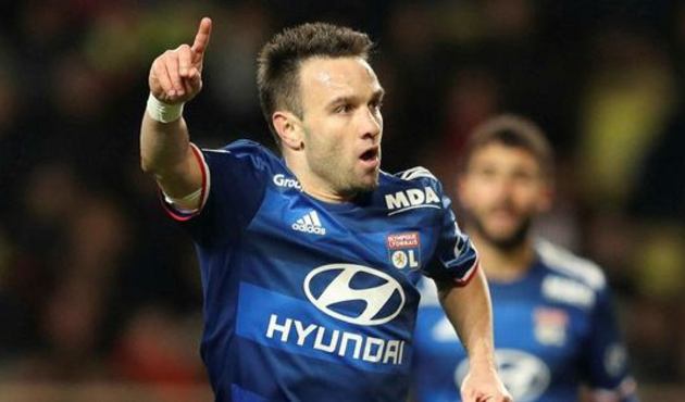Valbuena Fenerbahçe'ye imzayı atıyor!