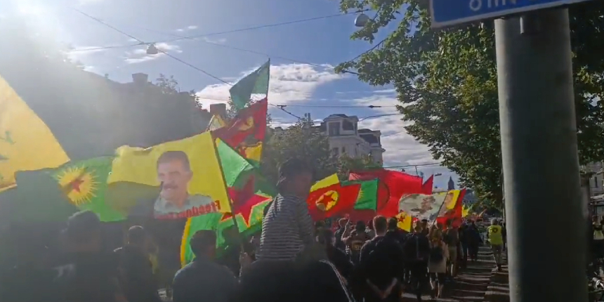 İsveç'te PKK/YPG paçavraları! Terör örgütü yandaşları, Göteborg'da gösteri yaptı
