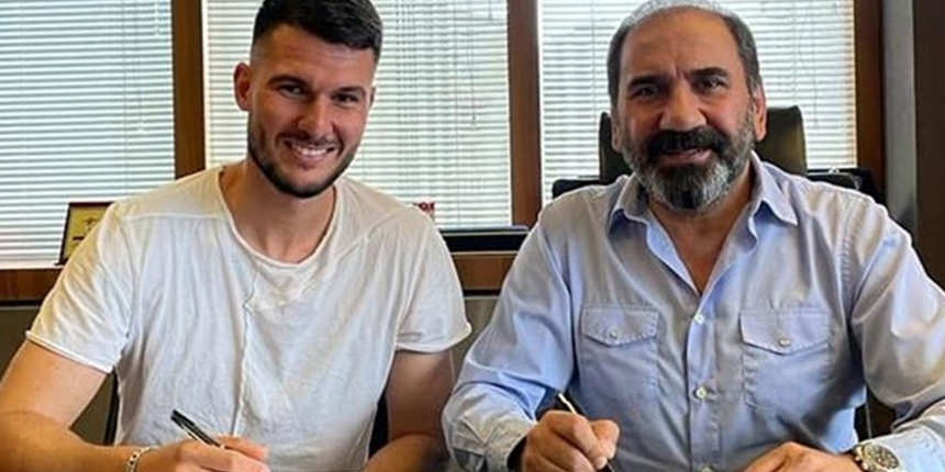 Robin Yalçın, Sivasspor ile İstanbul'daki ofiste 1+1 yıllık sözleşme imzaladı