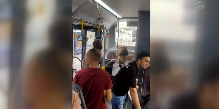 İETT yol yardım aracı, metrobüse çarptı! Yolcuların yaşadığı şok kamerada