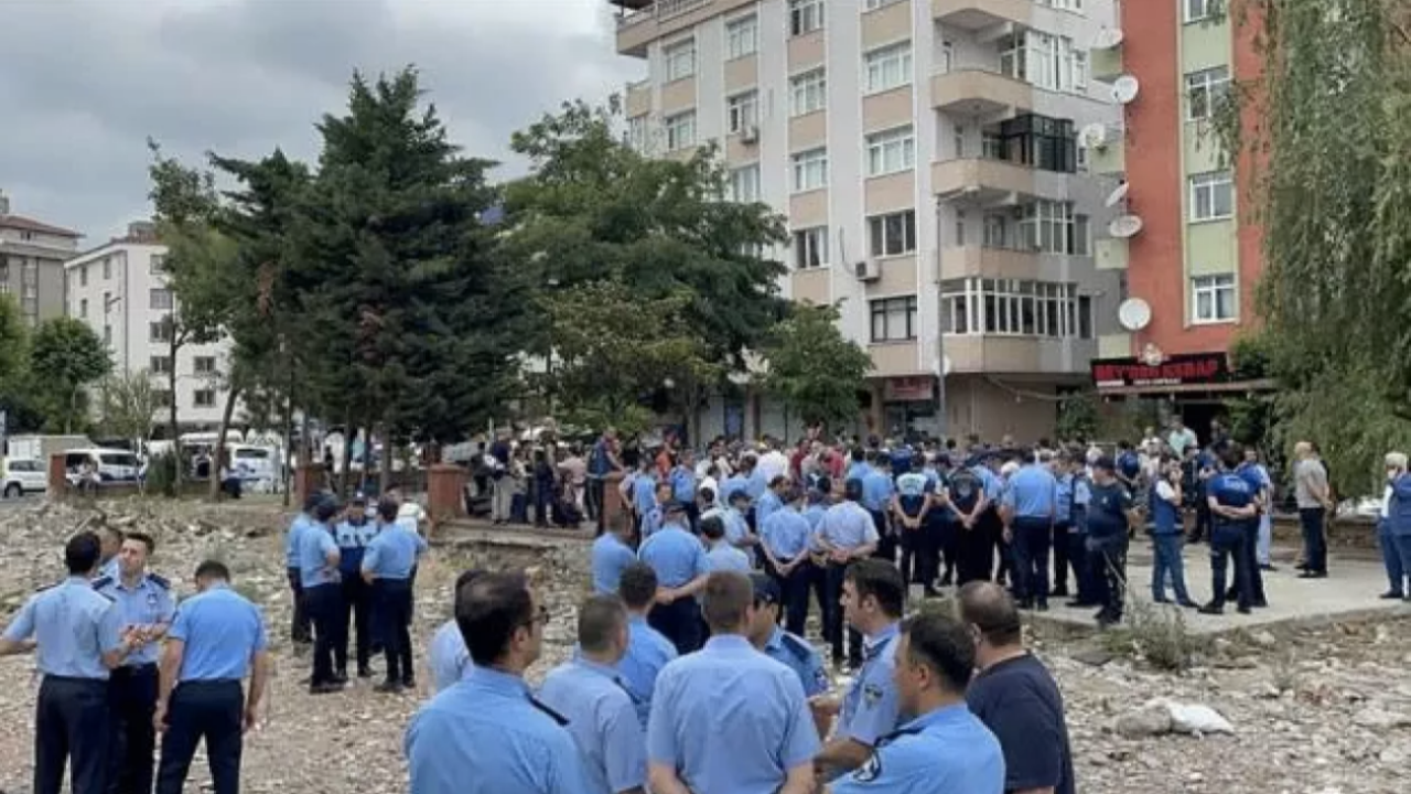 Bahçelievler Belediyesi ile İBB zabıtaları arasında arbede!