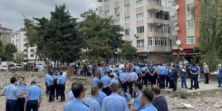 Bahçelievler Belediyesi ile İBB zabıtaları arasında arbede!