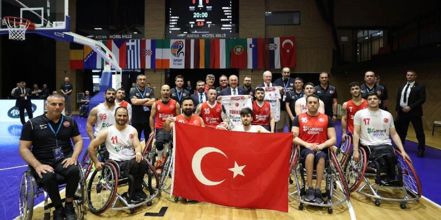 Tekerlekli Sandalye Basketbol A Milli Takımı tarihi farkla Avrupa şampiyonu oldu