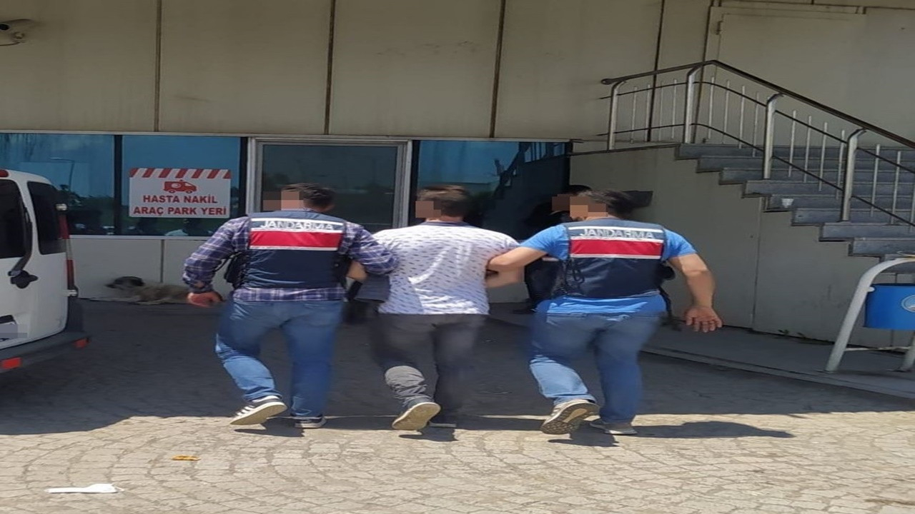 Kars'ta JASAT ekipleri tarafından düzenlenen operasyonda FETO/PYD suçlusu yakalandı.