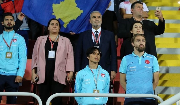 Uçak krizi sonrası Caner Erkin tribünde!