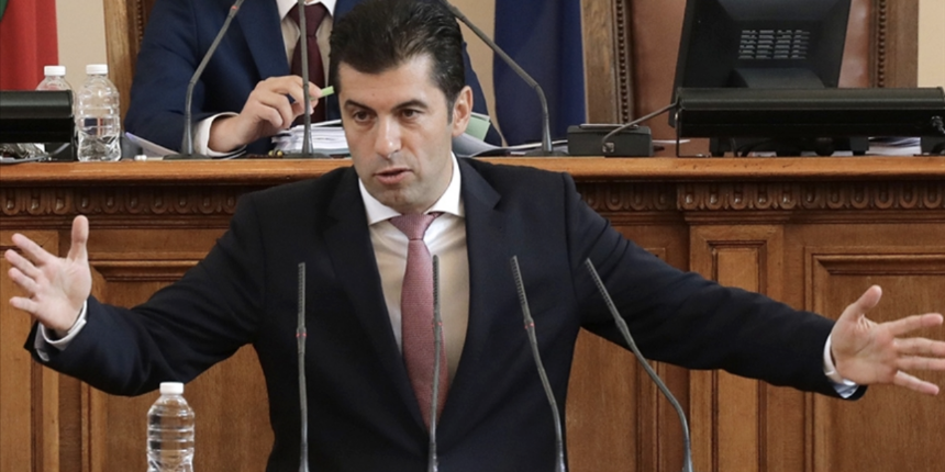 Güven oylamasını kaybetti: Bulgaristan'da hükümet düştü