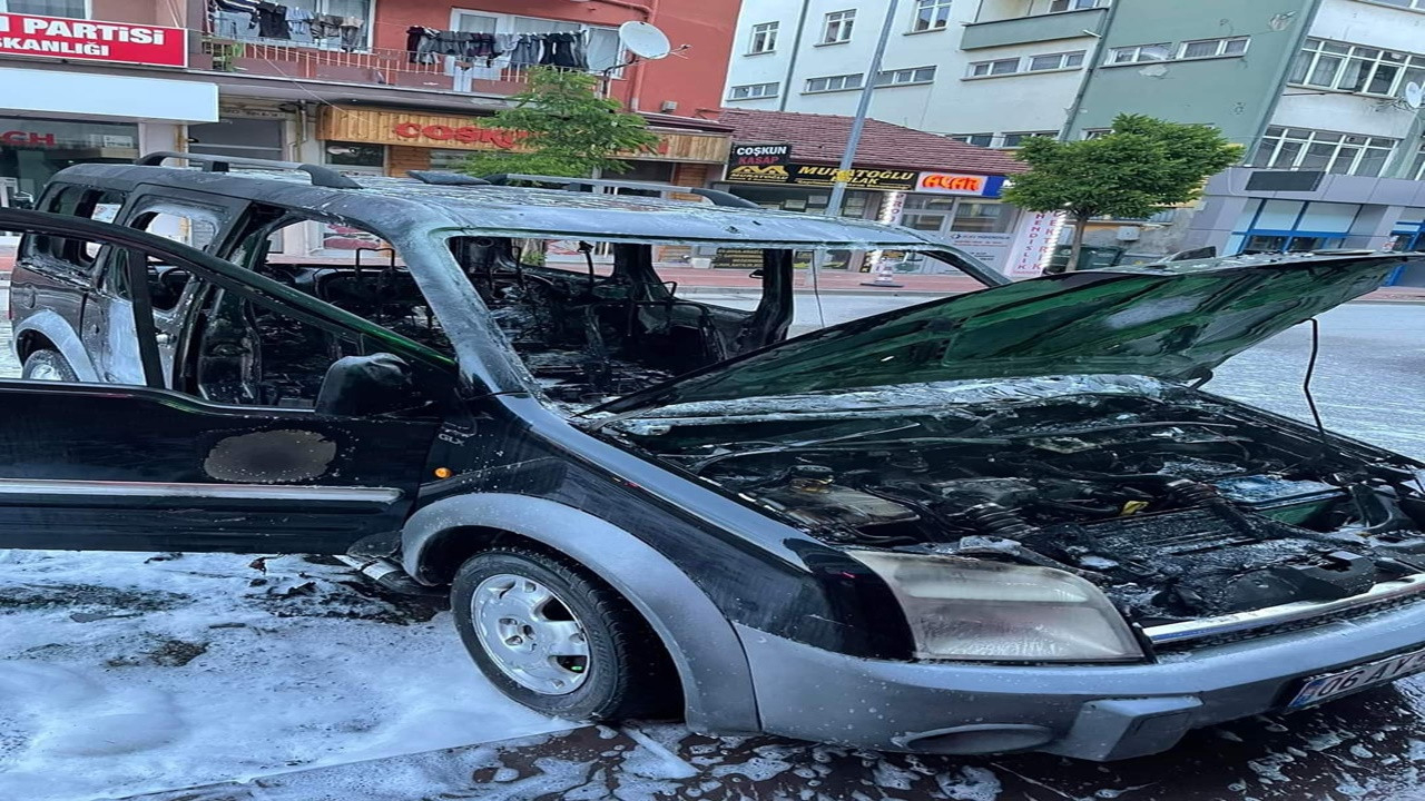Alev alev yanarak küle dönen araç kullanılamaz hale geldi!