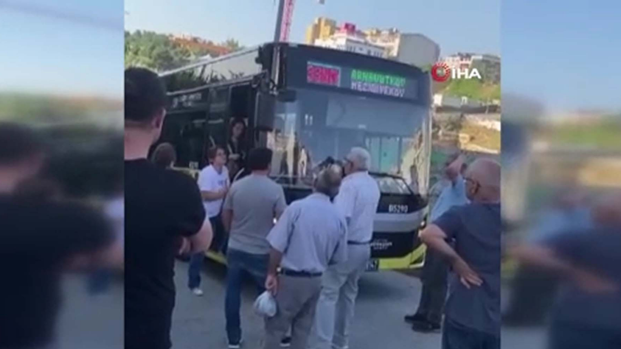 İstanbul Büyükşehir Belediyesine ait İETT otobüsü Arnavutköy'de arızalanınca yolcular yolda kaldı!