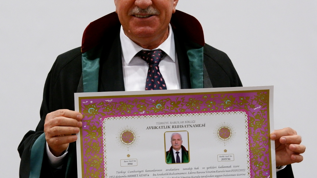 Emekli öğretmen 70 yaşında hayallerinde ki mesleğe kavuştu