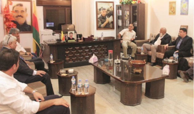 Skandal fotoğraf! Duvarda "Apo" koltuklarda ABD, Mısır, BAE, Suudi temsilciler ve PYD...