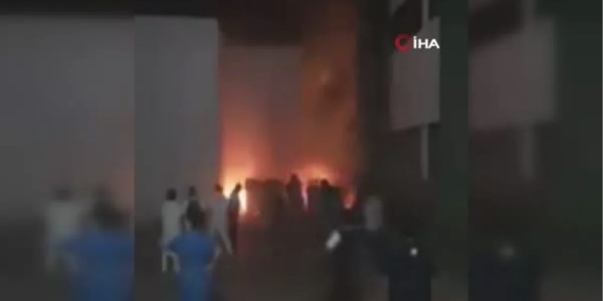 Meksika'da hastane yangını: Hastalar sedyeyle tahliye edildi