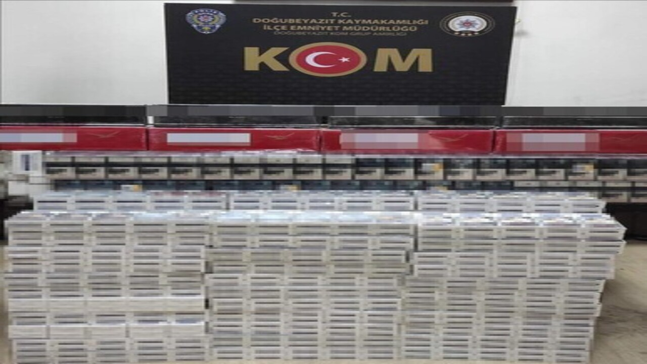 Ağrı'da şüpheli araçta bin 380 paket kaçak sigara ele geçirildi!