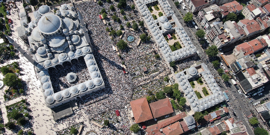 Mahmut Ustaosmanoğlu'nun cenazesi için akın ettiler: Fatih Camii'ndeki kalabalık böyle görüntülendi