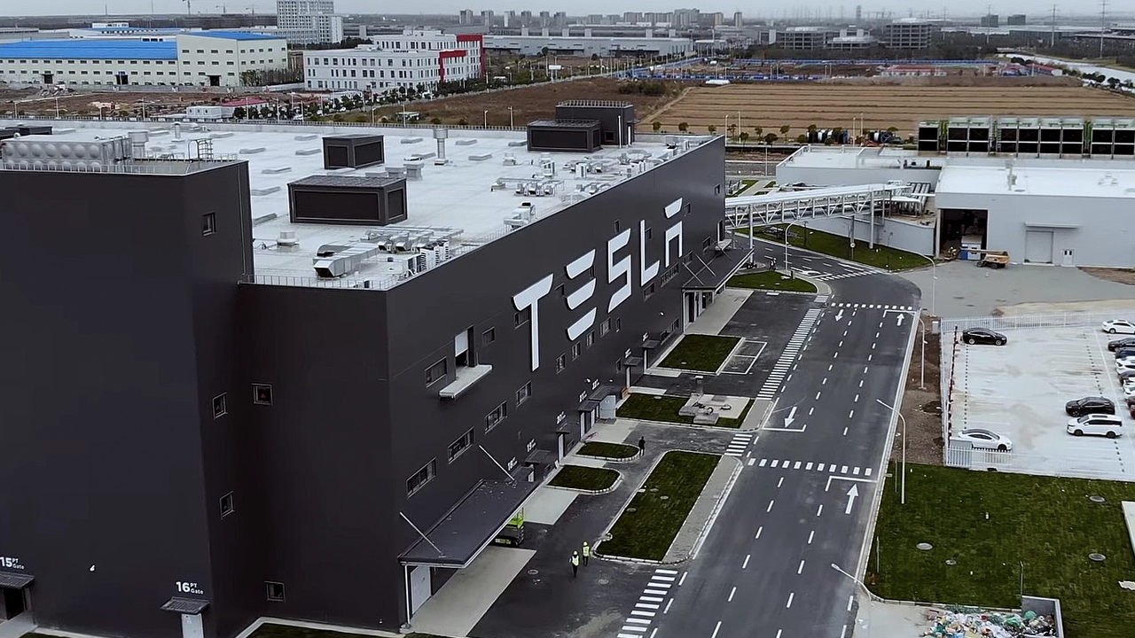 Elon Musk "Devasa para fırınları" olarak niteledi: Tesla'nın fabrikaları milyarlarca dolar kaybetti