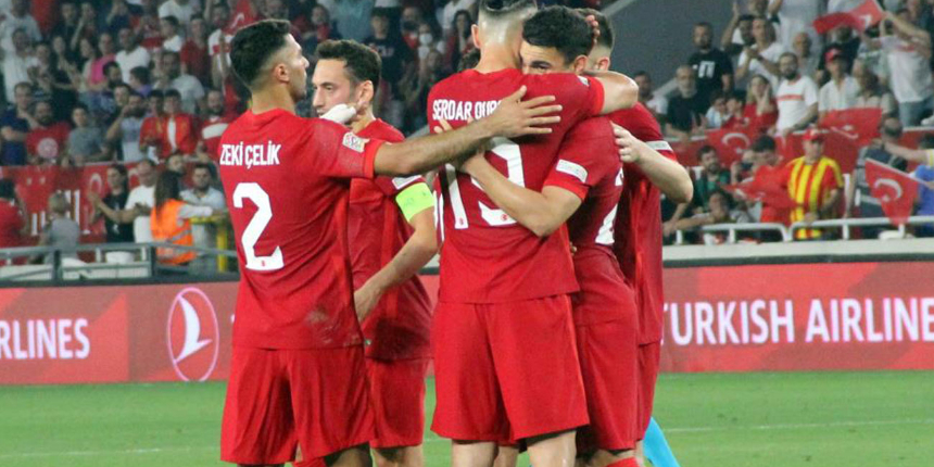 A Milli Futbol Takımı, FIFA dünya sıralamasında 1 basamak yükselerek 42. sırada yer aldı