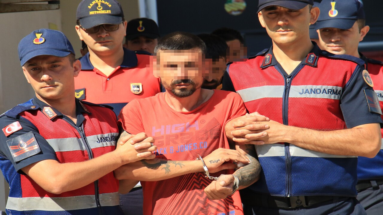 Tek kurşunla öldürdü! Kan izlerini gizlemek için duvarı boyadı! İşte yan komşu cinayeti!
