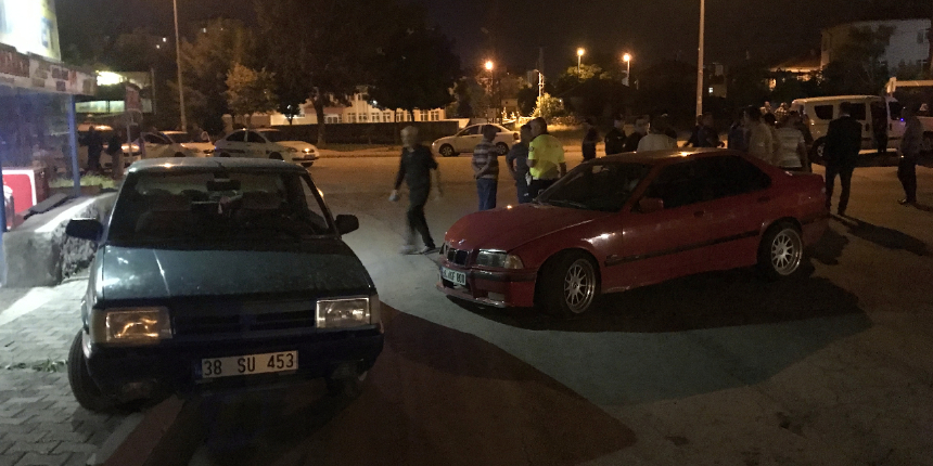 Otomobiliyle drift yapmak isteyen genç park halindeki araca çarptı