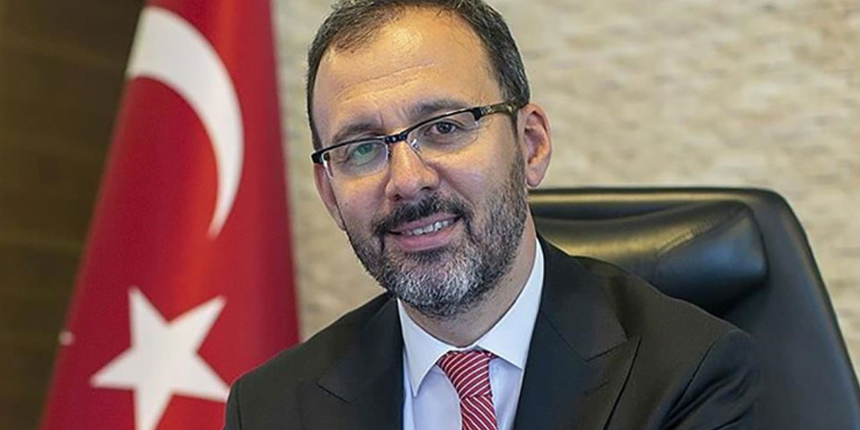 Bakan Kasapoğlu, gençlere bayram hediyesini duyurdu: Bayramda okuduğu kitabı yazanlara gidecek
