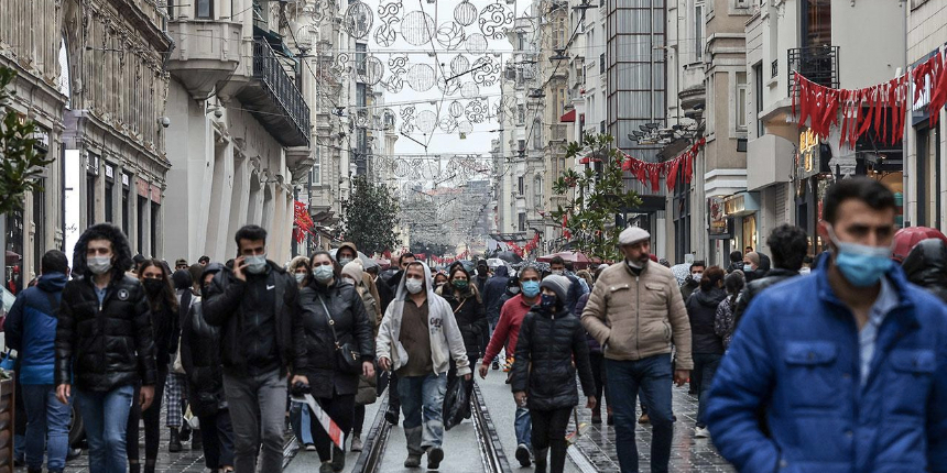 Koronavirüs salgınında yeni dalga uyarısı: "Sonbaharda maskeleri yeniden takabiliriz"