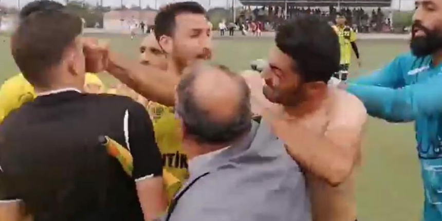 Gaziantep’te bir turnuva çerçevesinde oynanan futbol maçında hakeme çirkin saldırı