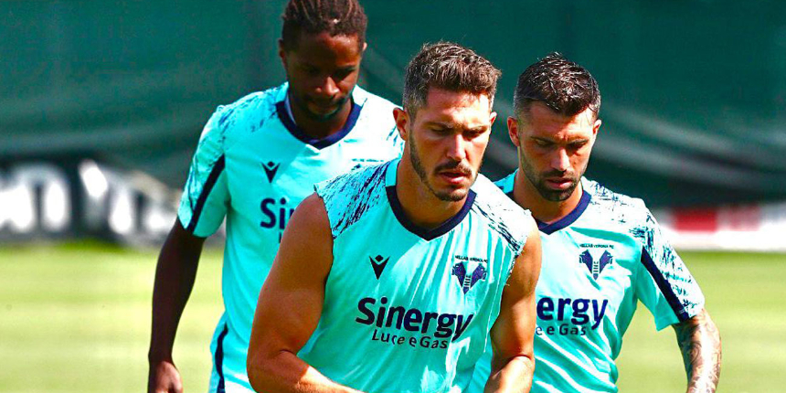 İtalya Serie A ekibi Hellas Verona, Metin Çetin'i yeni sezon hazırlıklarına çağırdı