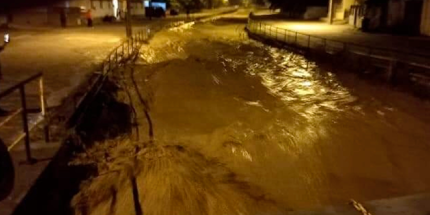 Zonguldak'ta taşan dereler nedeniyle sel nöbeti tutuluyor