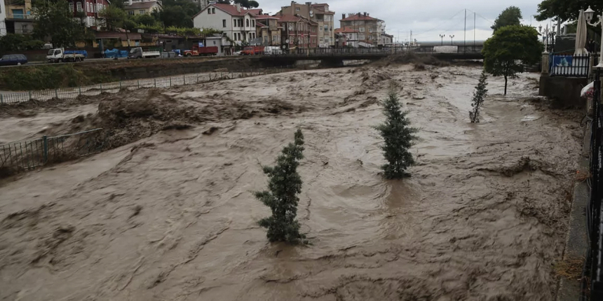 Bartın ve Kastamonu için AFAD'dan yeni uyarı geldi: Bazı bölgelerde taşkın riskli boyuta ulaştı